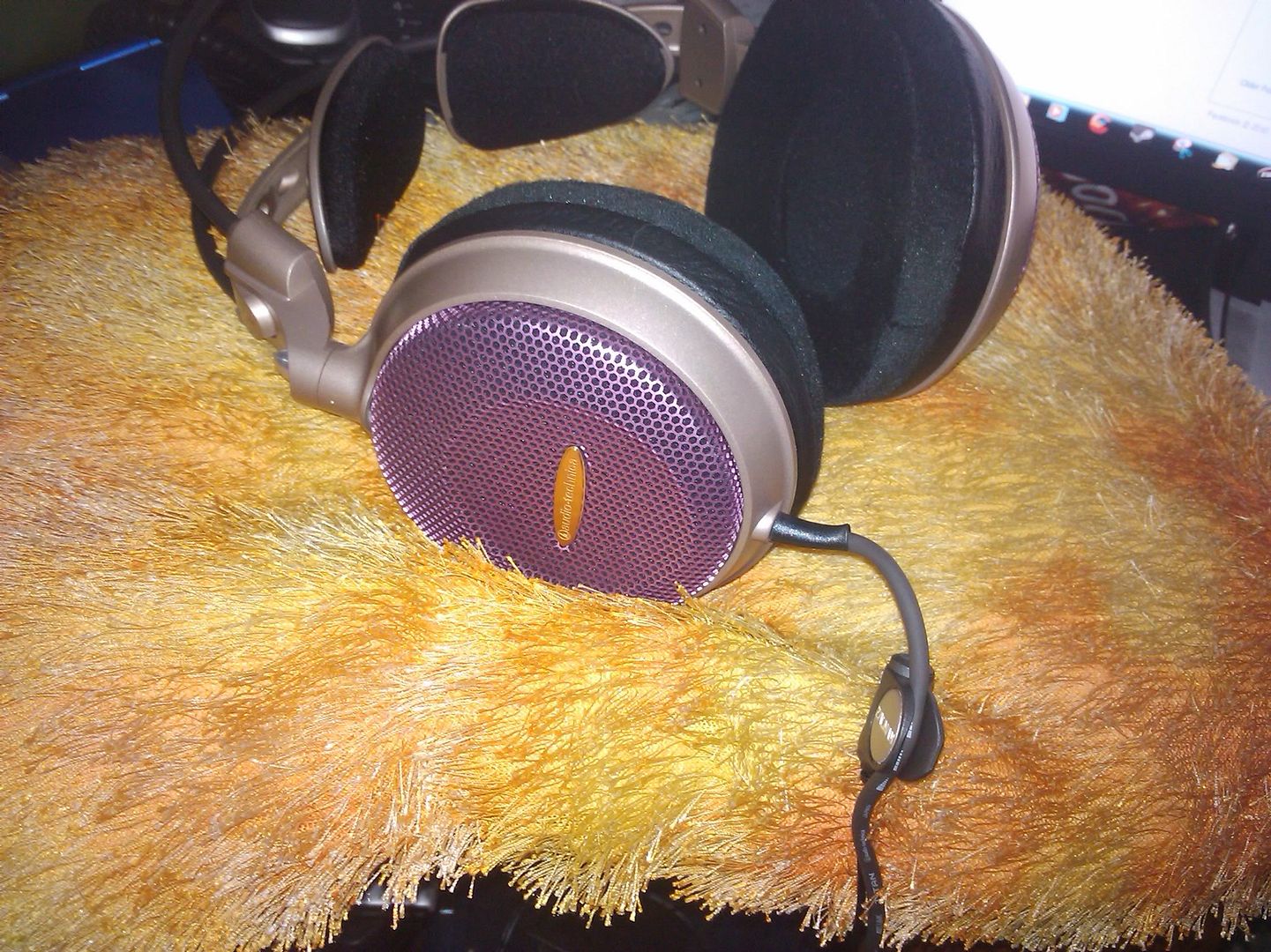 headset that doesnt hurt after a while and drowns out sound