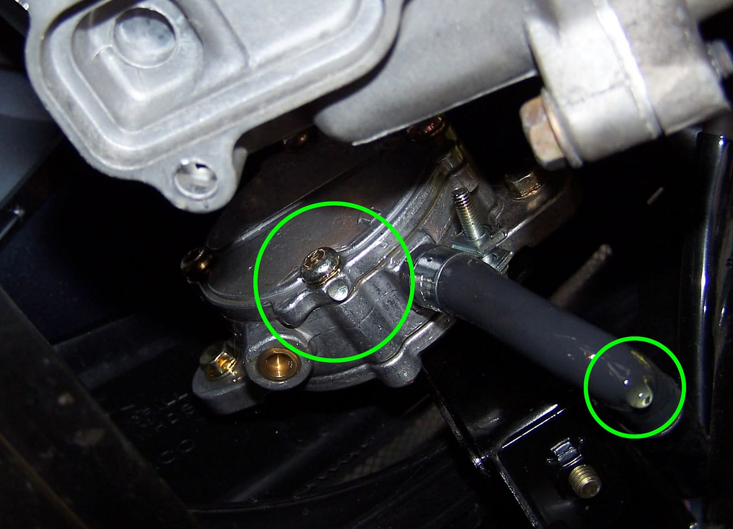 Let's play diagnose the fuel leak (on my Kymco B&W 250)