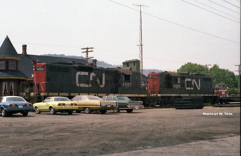 [Image: CNgeeps4597and4595atGrimsby-mid-80s.jpg]