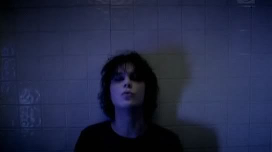 http://i23.photobucket.com/albums/b400/ducttape_6/Ville%20Valo%20Pictures/gallery_1_39_10914.jpg