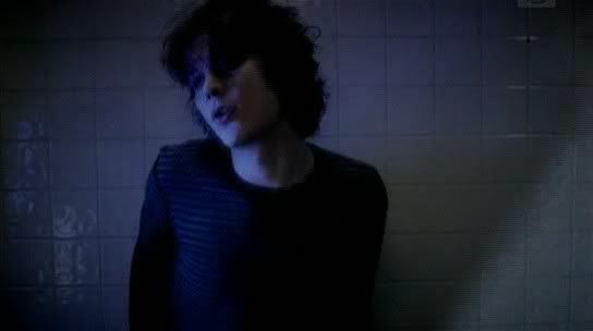 http://i23.photobucket.com/albums/b400/ducttape_6/Ville%20Valo%20Pictures/gallery_1_39_15099.jpg