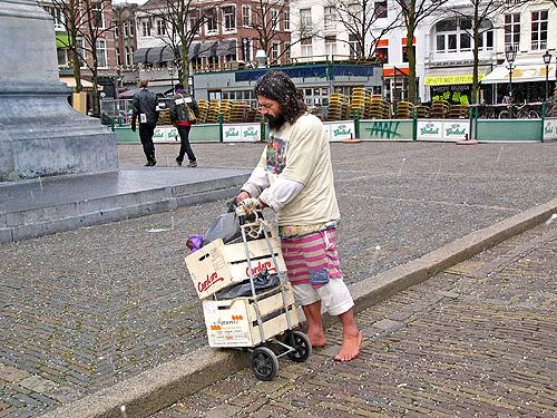 schaars gekleed ondanks de bittere kou