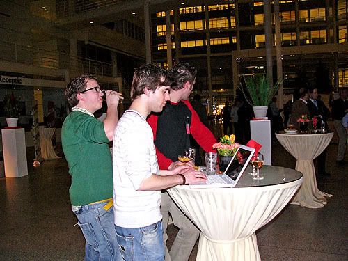 Drinken, internetten en kletsen