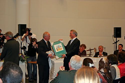 Overhandiging schilderij Haagse Harry