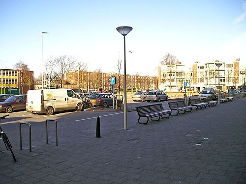 parkeervelden en mooie bankjes