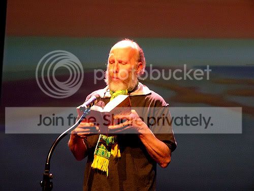 Dichter leest voor uit zijn werk tijdens 2e editie