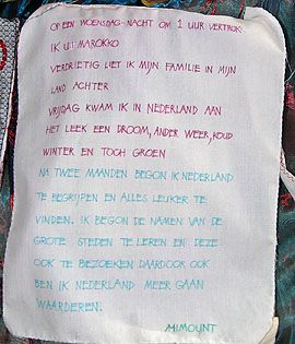 nog een stuk borduurwerk in de jurk