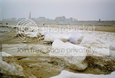 ijsschotsen op strand
