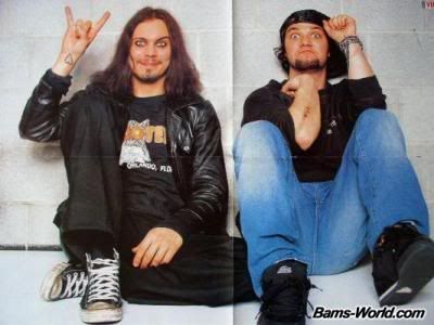 http://i23.photobucket.com/albums/b400/ducttape_6/Ville%20Valo%20Pictures/6576903_l.jpg