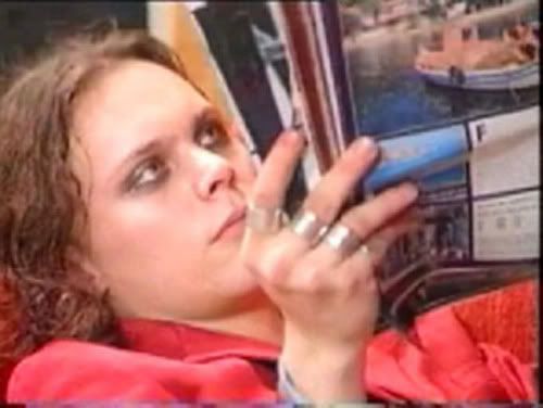 http://i23.photobucket.com/albums/b400/ducttape_6/Ville%20Valo%20Pictures/large-msg-114304775865-2.jpg